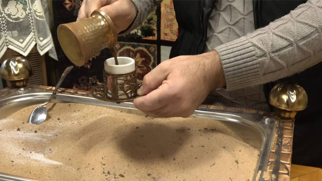 Çankırılılar yaptı lezzetini duymayan kalmadı! Tuzda pişiyor astıma iyi geliyor: Her gün fincan fincan satıyor 2